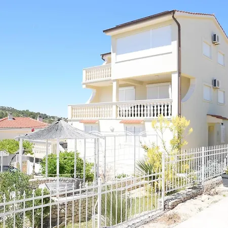 Luger 1- Og By Interhome Apartmán *