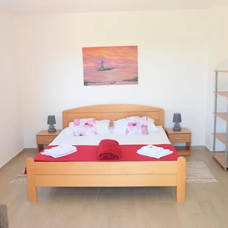 Luger 1- Og By Interhome