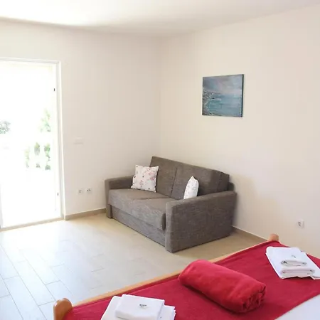 Luger 1- Og By Interhome Apartment Razanj