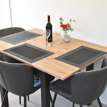 Luger 1- Og By Interhome Razanj